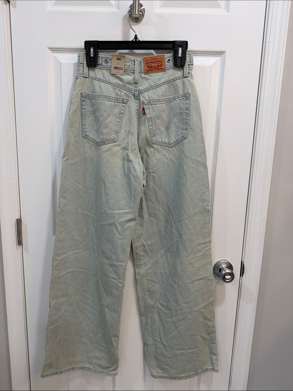 NWT Levi's Cinch Baggy Wide-Leg Jeans in Washed Light Blue Size 26x31 - Picture 4 of 9